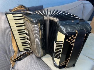 Acordeón Hohner Arietta II M 72 bajos