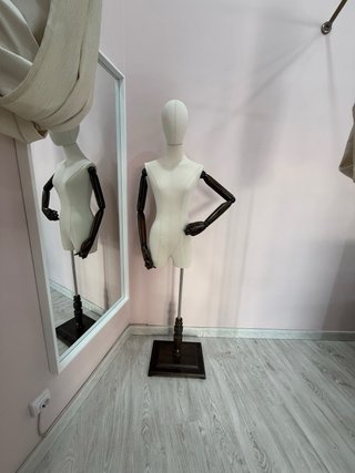 Maniquí de sastre de madera