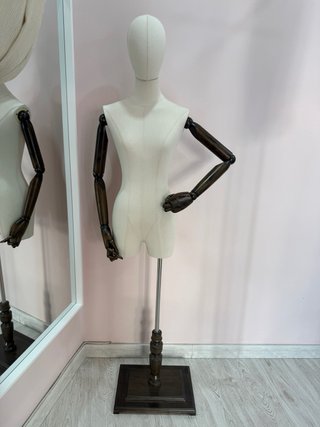 Maniquí de sastre de madera