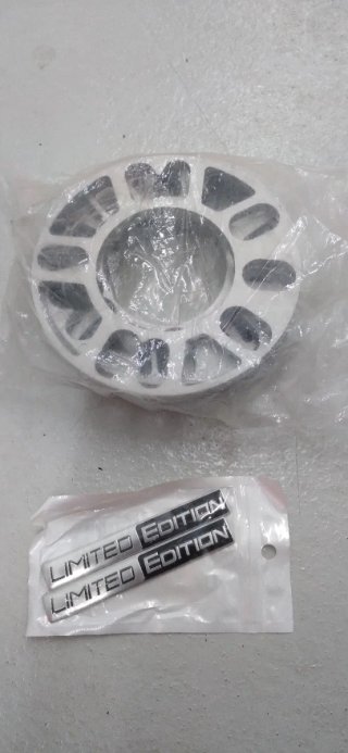 Separadores Ruedas 10mm + Emblemas Limited Edition