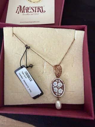 Collana con cammeo e pietra a goccia perla Torre a