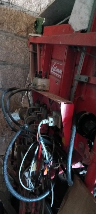 Cosechadora de patatas Grimme LK 650 matriculada.