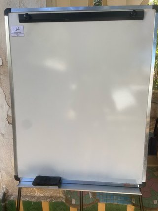Pizarra blanca con caballete