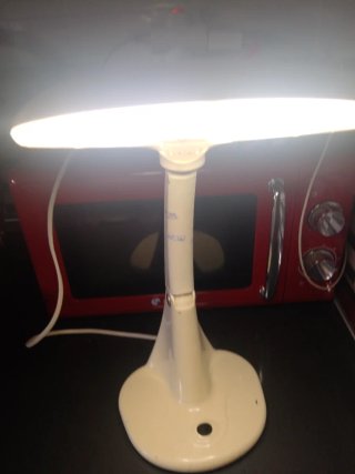 Lámpara lupa con luz
