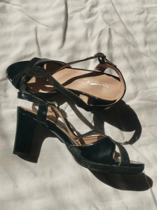 Scarpe nere con tacco