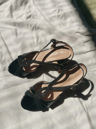 Scarpe nere con tacco