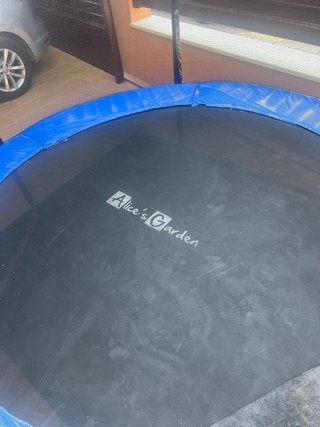 Cama elástica con red de seguridad