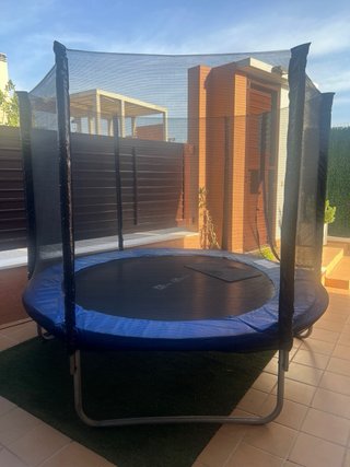 Cama elástica con red de seguridad