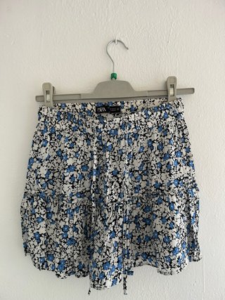 Falda pantalón Zara flores azul y blanco