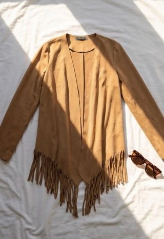 Chaqueta marrón con flecos
