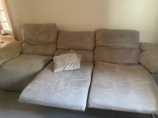Sofá de tela beige