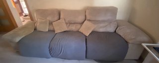 Sofá de tela beige