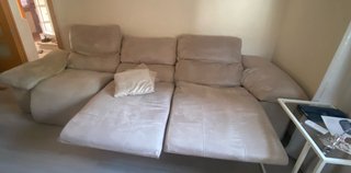Sofá de tela beige