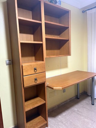 Estantería con escritorio y baldas