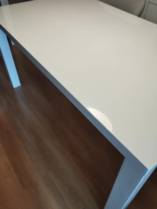 Mesa de comedor blanca  brillo