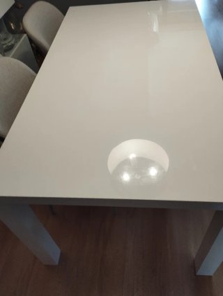 Mesa de comedor blanca  brillo