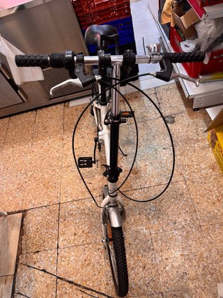 Bicicleta plegable urbana blanca