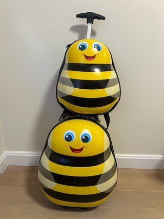 Maleta y mochila abeja para niños