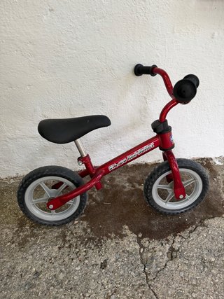 Bicicleta de equilibrio Chicco roja
