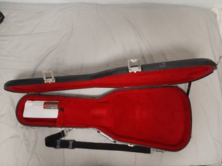 Charvel CJC 1217721 con funda