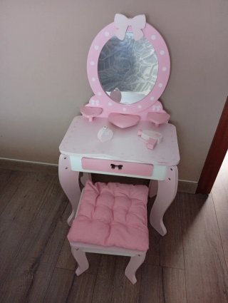 Tocador infantil rosa y blanco