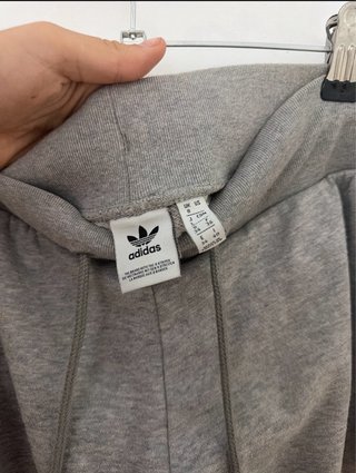 Pantalón chándal Adidas gris