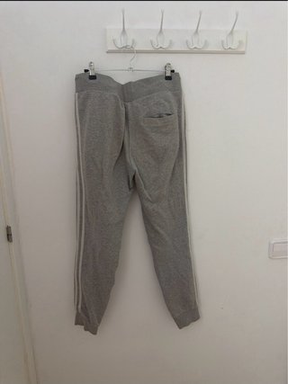 Pantalón chándal Adidas gris