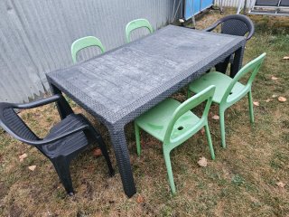 Mesa extensible y 6 sillas de jardín