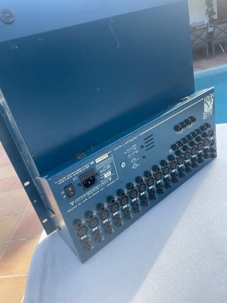 Mesa de mezclas analógica Allen & Heath MixWizard