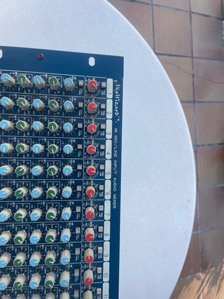 Mesa de mezclas analógica Allen & Heath MixWizard