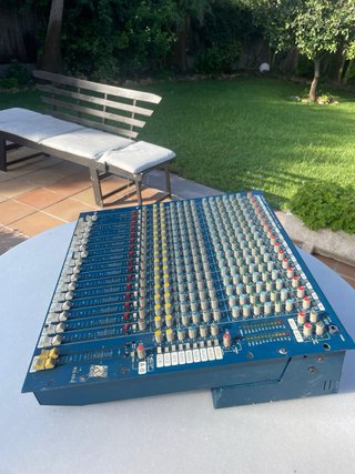 Mesa de mezclas analógica Allen & Heath MixWizard