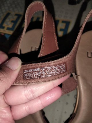 Sandalias UGG tacón marrón