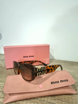 Gafas de sol Miu Miu leopardo y dorado