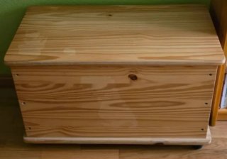 Arcón de madera de pino