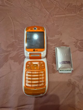 LG U8550 Telefono Vintage Arancione/Bianco