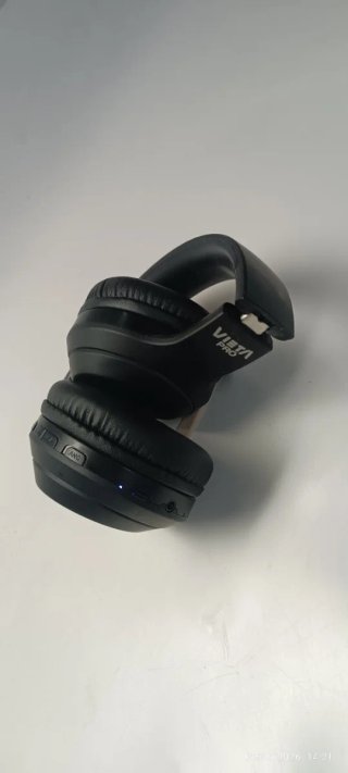 Auriculares Bluetooth Negros y Blancos