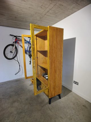 Armario madera con cristal