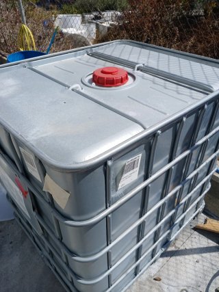 Contenedor IBC 1000L con jaula metálica
