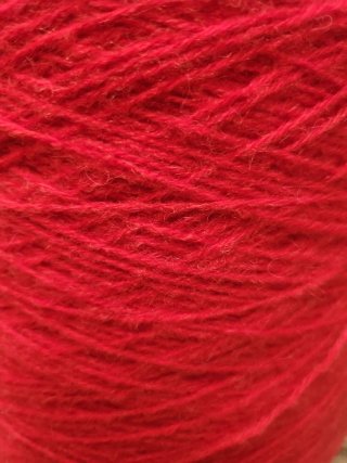 Ovillo de lana rojo