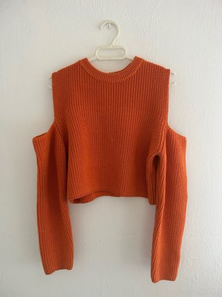 Jersey naranja hombros descubiertos