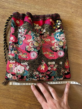 Bolsos de mano bordados de Zara. Nuevos