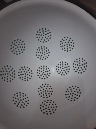 Scolapasta in metallo smaltato bianco