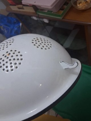 Scolapasta in metallo smaltato bianco