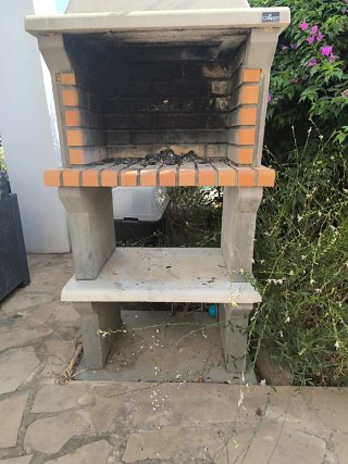 Barbacoa de obra piedra y terracota