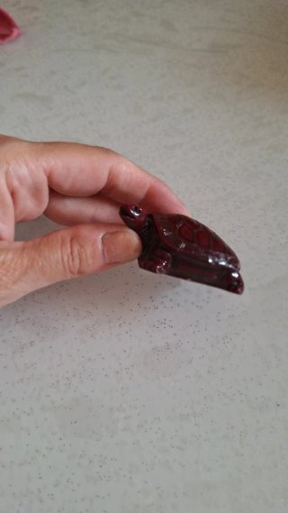Statuina tartaruga portafortuna resina rossa