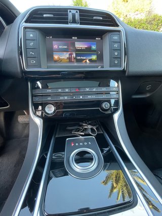 Jaguar XE 2016 - Motor con garantía solo 6000km
