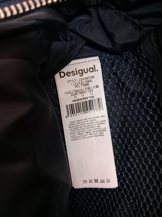 Mochila Desigual azul con múltiples bolsillos