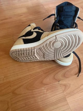 Zapatillas Nike Jordan Beige y Negro