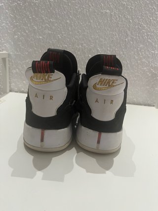 Zapatillas Jordan Negras y Blancas