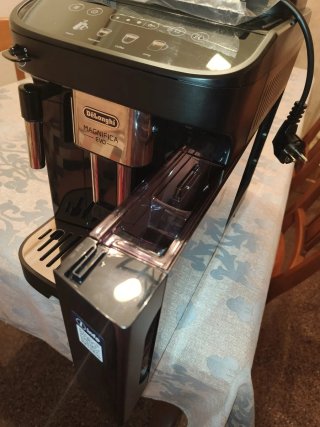 Cafetera Super Automática DeLonghi Magnifica